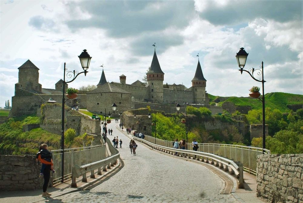 Екскурсія Гід Камянець Бакота Хотин Чернівці групові та індивідуальні