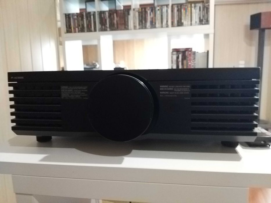 Projector Full HD Panasonic PT-AE3000E.
