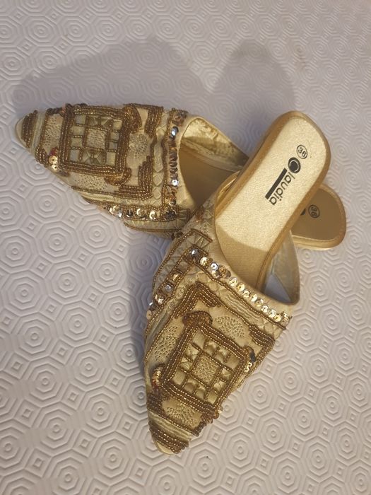 Chinelos Dourados