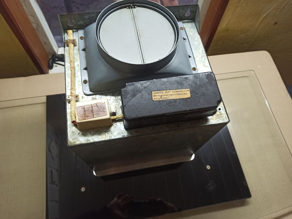 Вытяжка кухонная Piramida.