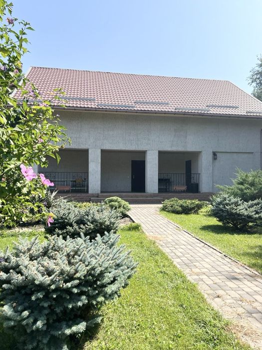 Продаж затишного заміського будинку