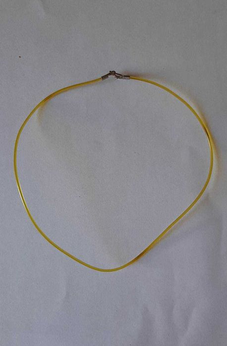 Żółta plastikowa żyłka łańcuszek | lata 90 Y2K