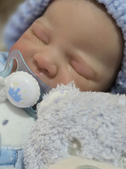 Bebé reborn menino 50 cm  Kit August com enxoval