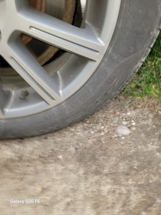 Opony Pirelli 2020 r bieżnik 6mm  2szt