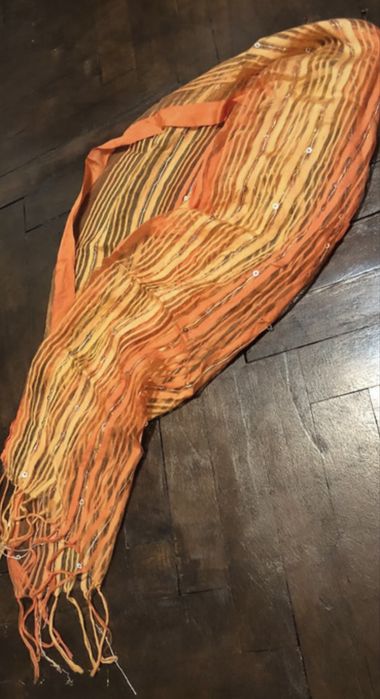 Apaszka-chusta z frędzlami