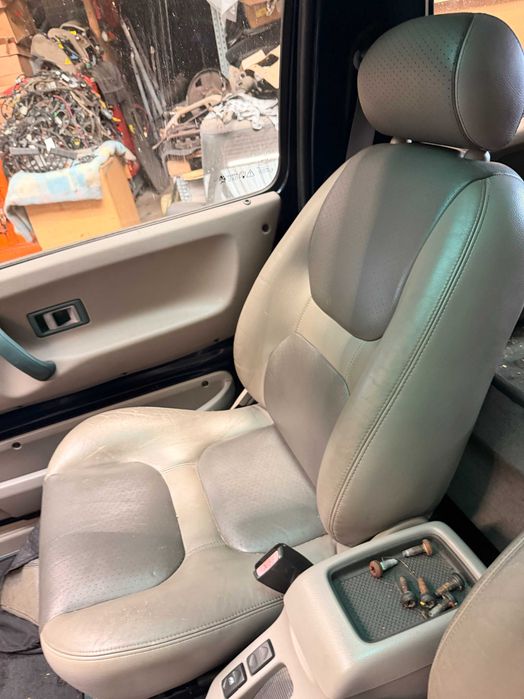 Land Rover Freelander Bancos 3 portas pele 75€ cada dianteiros