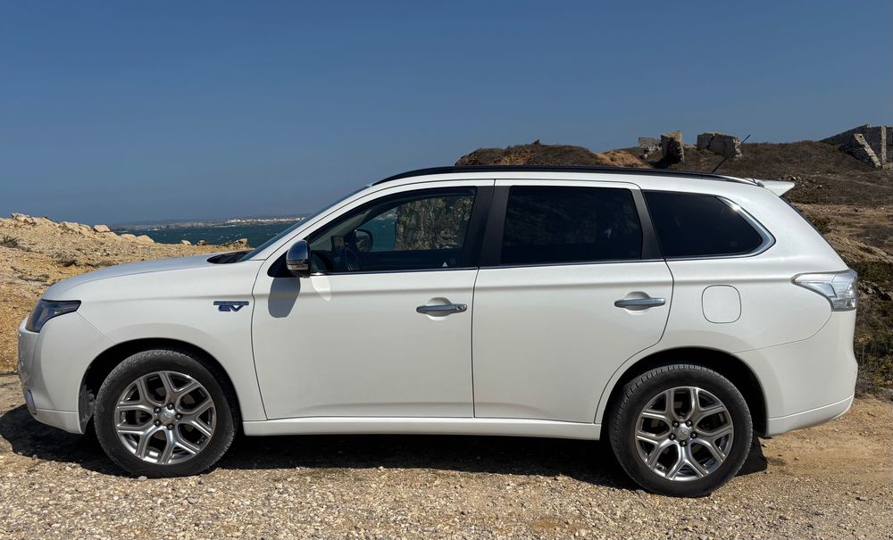 Mitsubishi Outlander 2.0 PHEV Instyle (2014)
