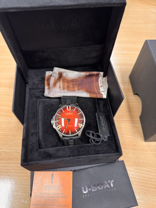 U-Boat Darkmoon 44 mm Red Soleil Ref. 8701. Full Set. Stan bardzo dobry