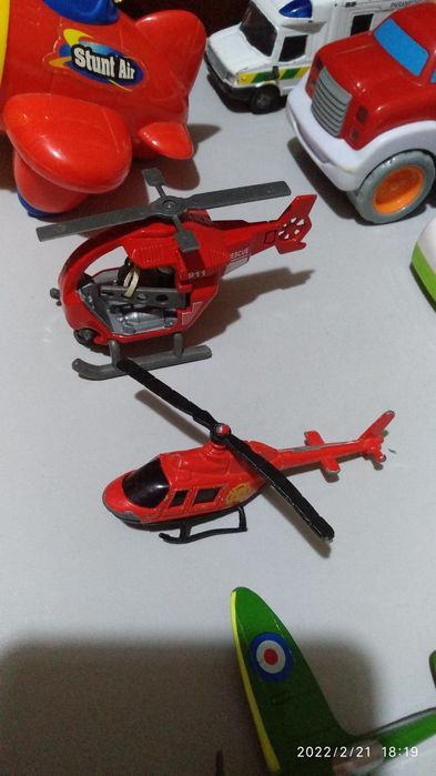 Дитячі іграшкові машинки