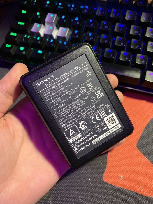 Зарядний пристрій Sony Bc-Qz1