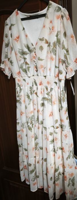 Vestido completamente novo
