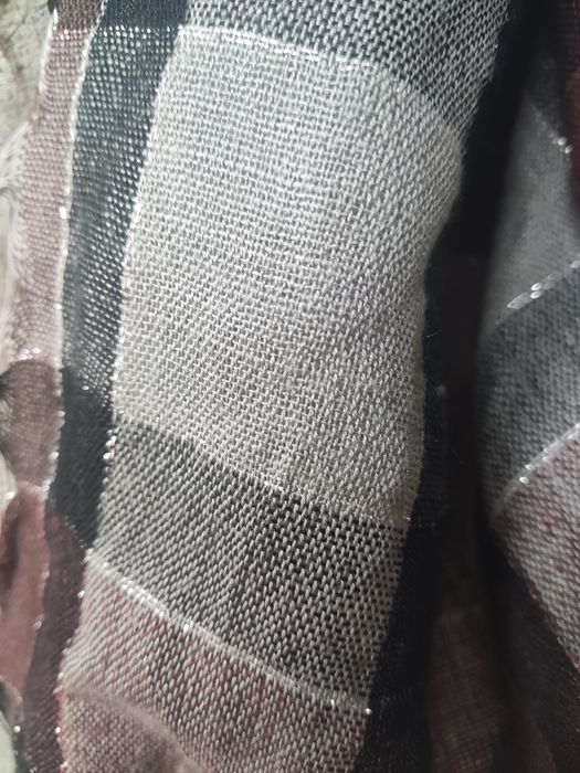 Chustka w kratę z frędzlami i srebrną nitką