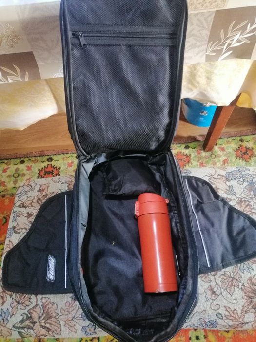 Сумка на бак мотоцикла з магнітними утримувачами