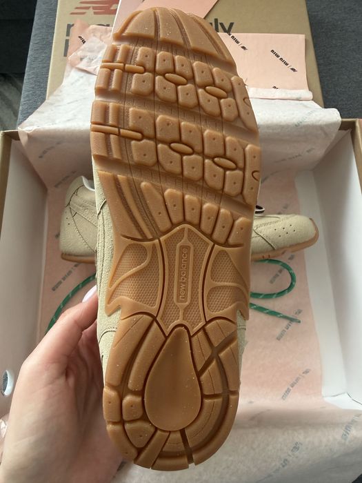 New Balance Miu Miu snekersy buty beżowe