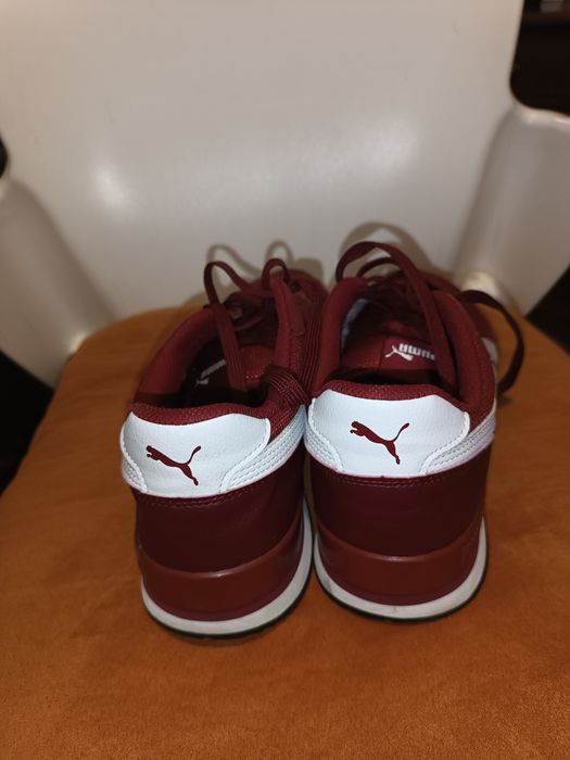 Sapatilhas puma.
