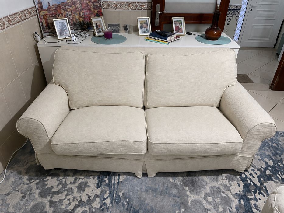 sofa 2 lugares beje em bom estado