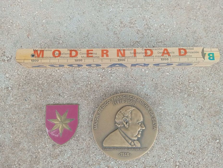 Metro, Medalha e crachá militar