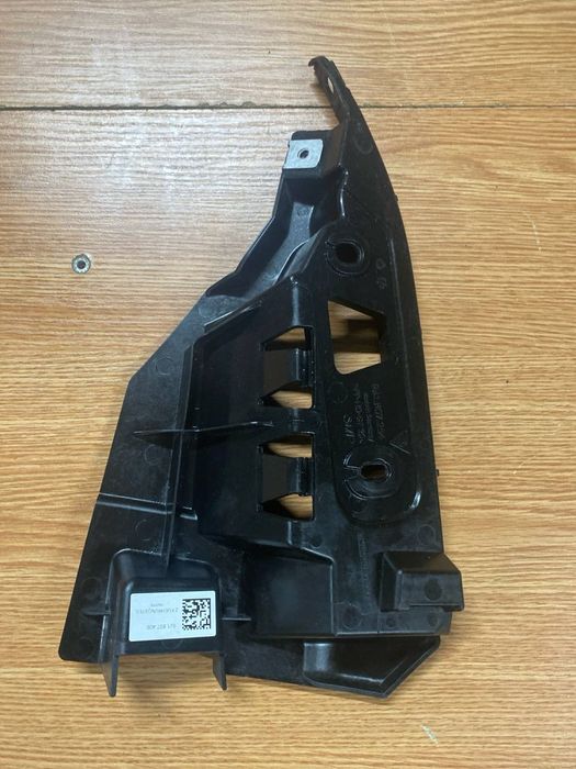 Porsche taycan 9j1807406,9j1807254  кріплення заднього бампера праве