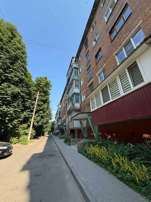 45203 Продаж 2к на Виставці , гарний стан , топ локація
