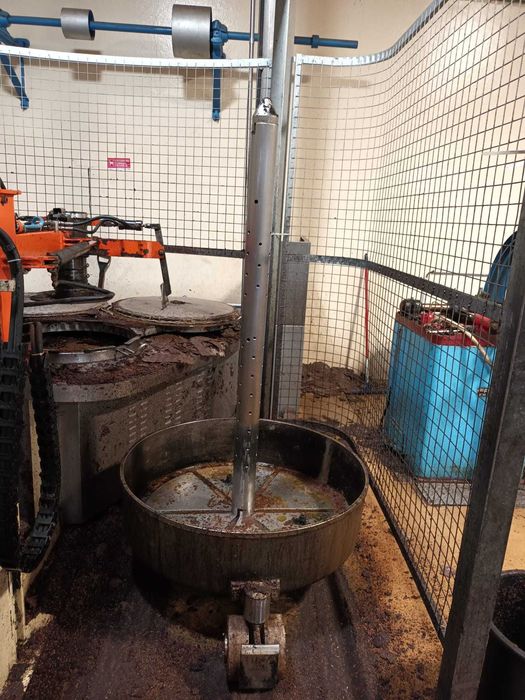 Carrinhos de transporte em inox para lagar de prensas