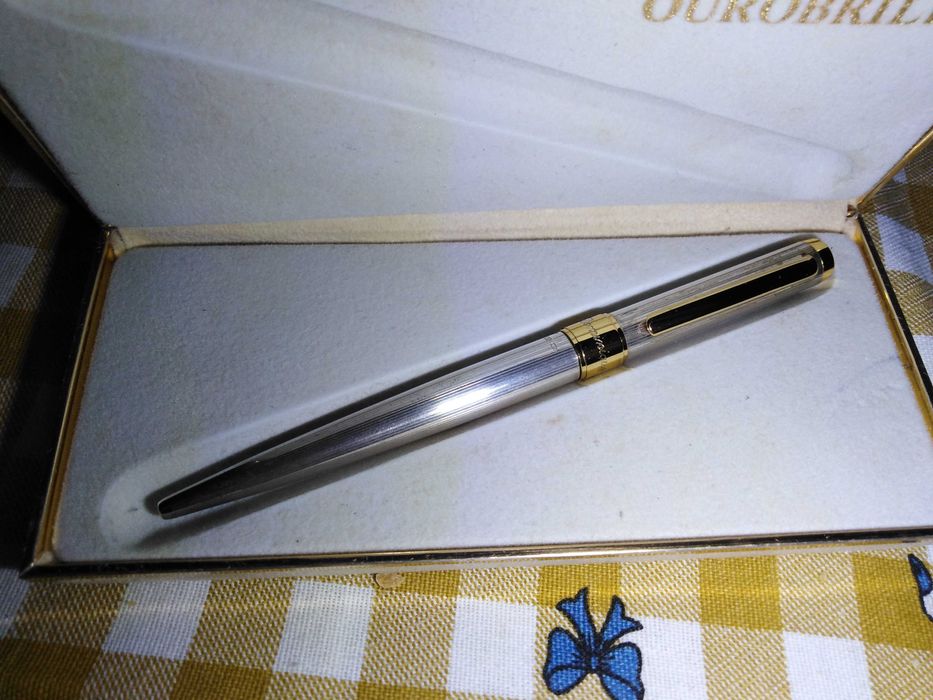 Caneta Dominique em prata.