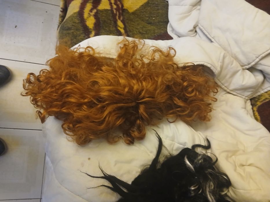 Perucas em muito bom estado