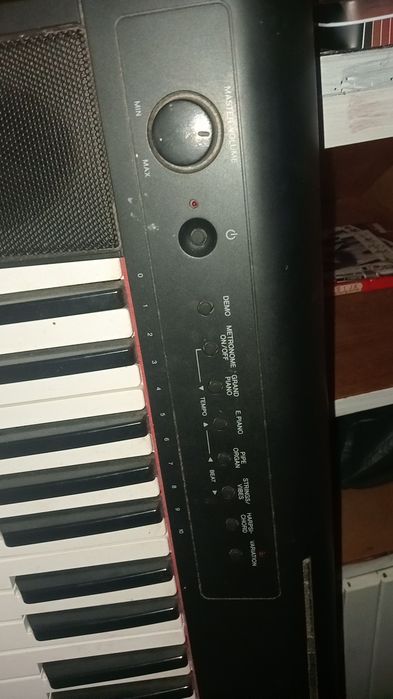 Keyboard Yamaha piaggero np-11