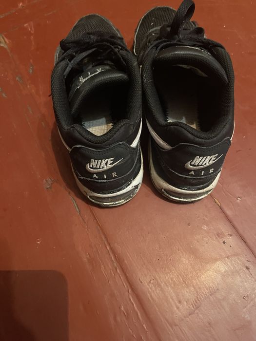 красовки nike air max command