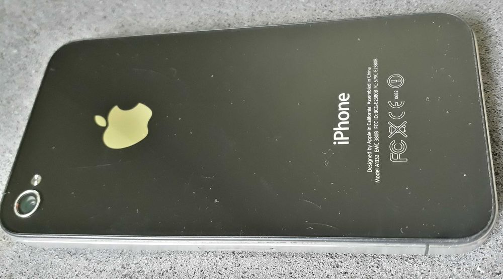 Сенсорний мобільний телефон IPhone A1332