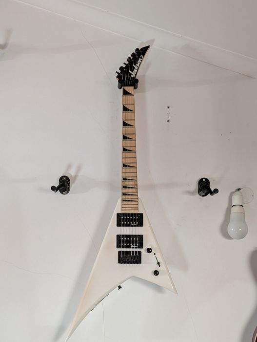 Guitarra Elétrica Jackson Randy Rhoades de pequena escala