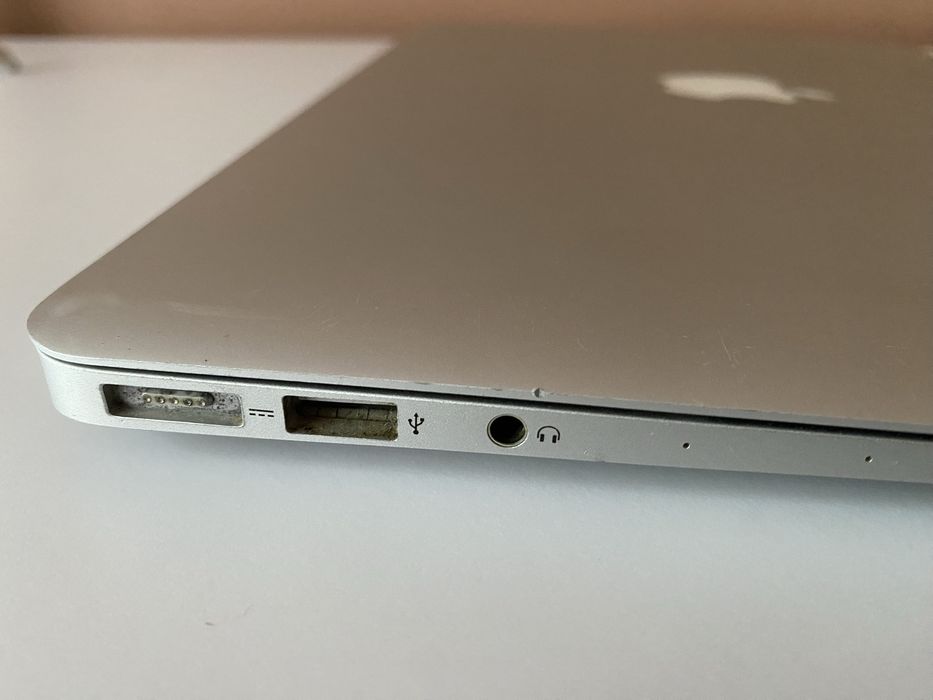 MacBook Air 13.3 (2017), 8/128