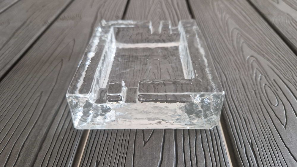 Cinzeiro de vidro transparente novo