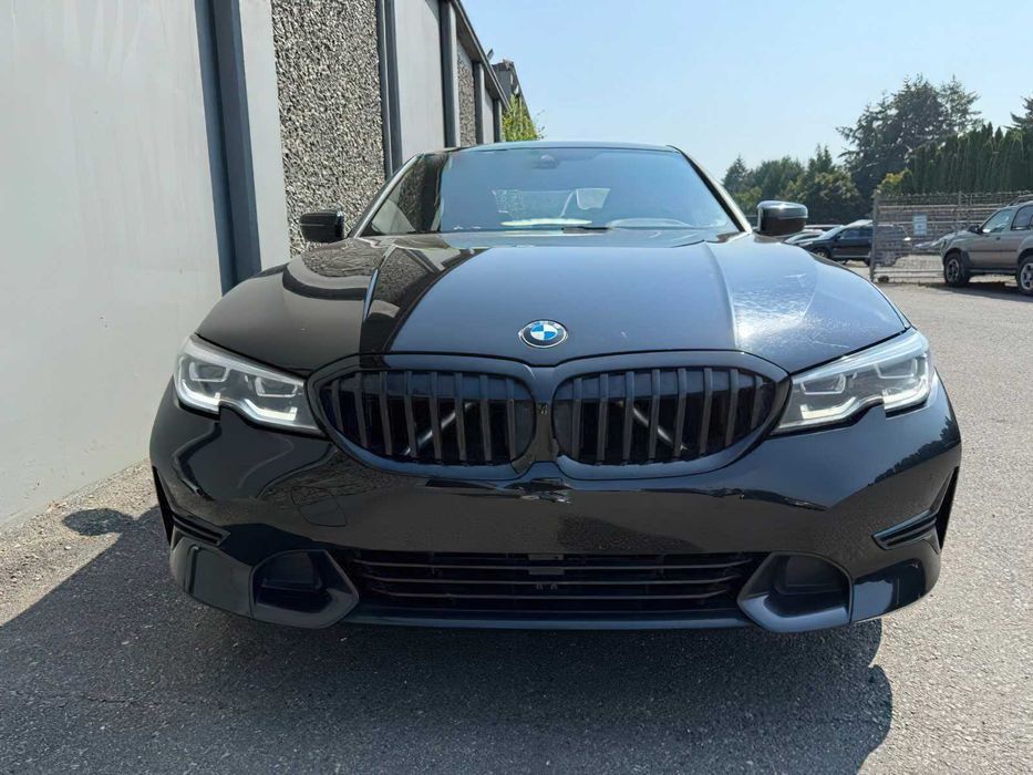 BMW 330xi      2020