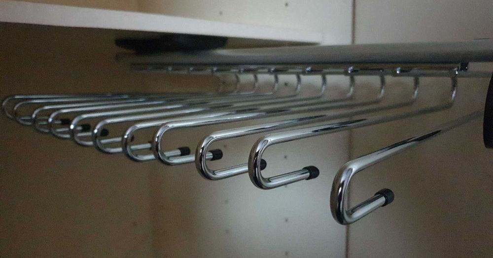 Wieszak na spodnie wysuwany