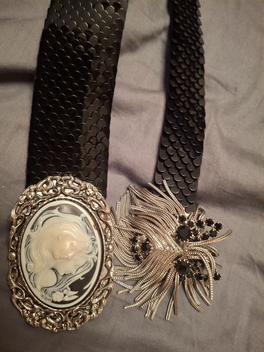 Печатки. Хустини. Ремінці. Маски