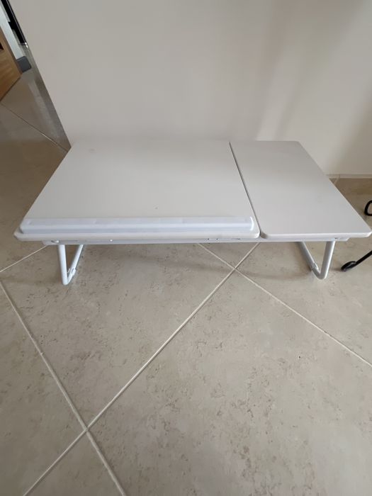 Mesa portatil branca