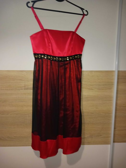 sukienka czerwona z czarna siateczką  rozmiar 36/ 38 M j&J