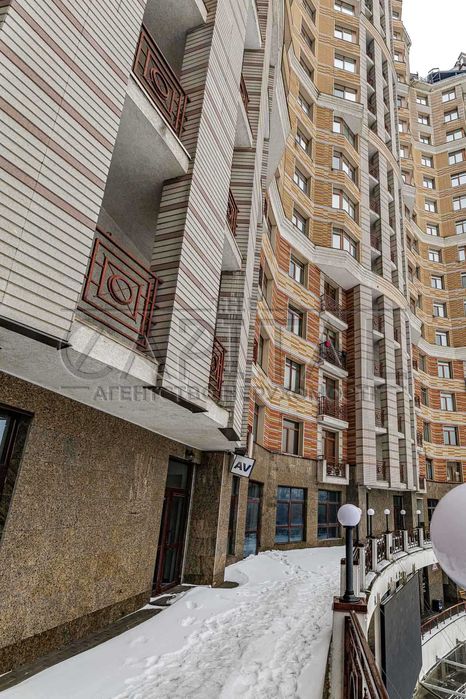 Продаж комерції фасад 684 м² | Богдана Хмельницького | Центр