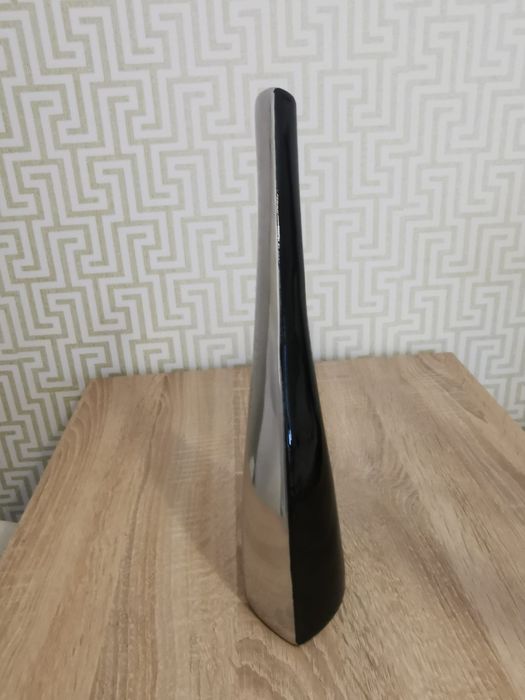 Jarra preta e cinza para decoração.
Como novo!