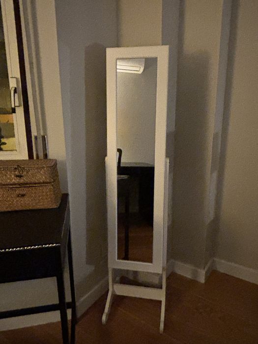 Espelho guarda joias vertical