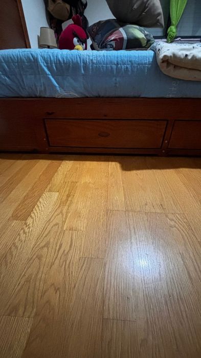 Cama de  corpo e e meio  muito bom estado