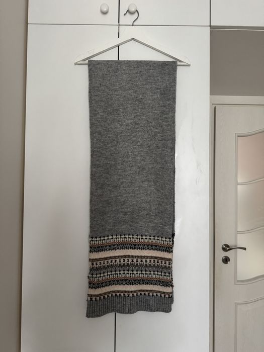 Szalik damski szary ciepły zimowy scandi style z wzorem Bonmarche