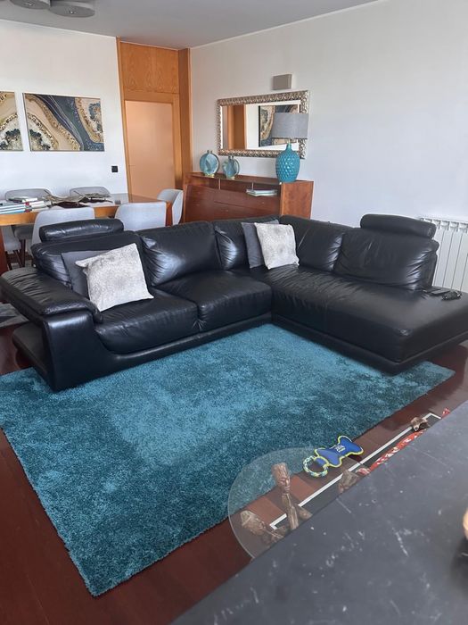 Sofa em pele preto