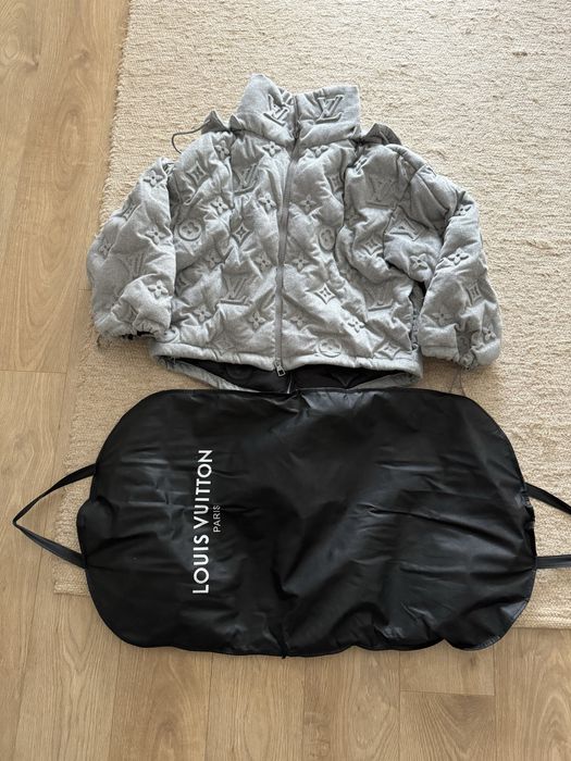 acolchoada Louis Vuitton cinza monograma menino tamanho 36