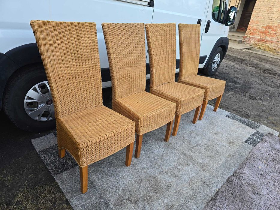 Komplet czterech krzeseł rattanowych