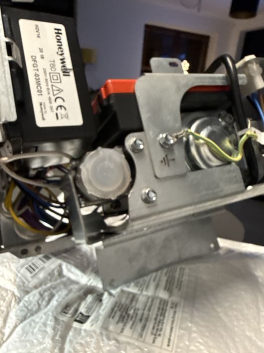 Honeywell DFGT-03MC01 i S4965C3011 moduł sterownik palnika