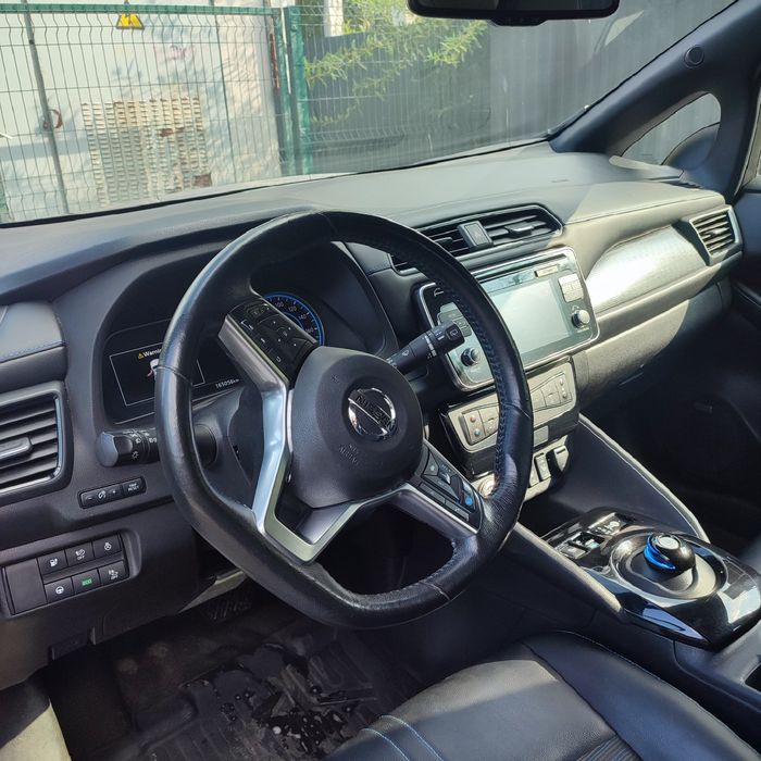 Nisan Life 40 TEKNA + З АВТОпаркуванням топова версія