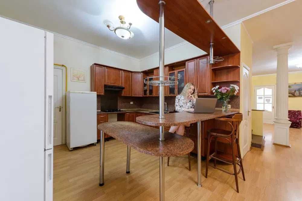 Хостел для Групп / Сотрудников / Студентов / Академгородок Житомирская