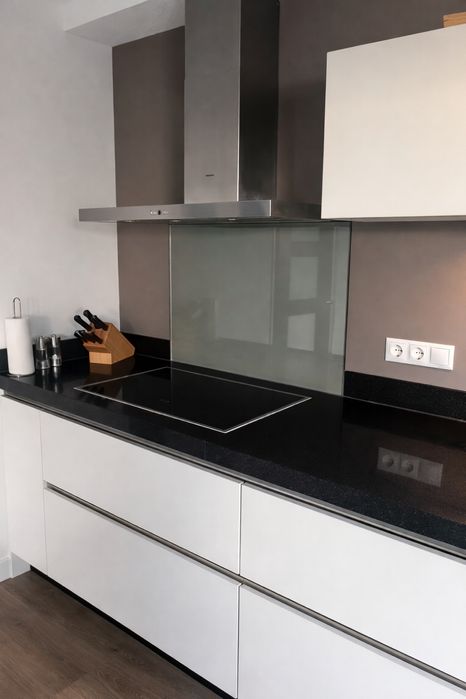 Luksusowa kuchnia wysoki połysk AGD Miele expres granitowy blat