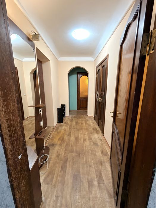Продаж  2х-Кімнатної квартири з лоджією . Паркова зона , найкраща локація